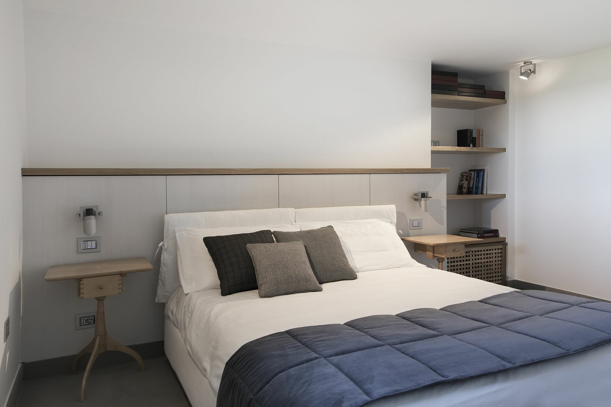 Suite & Pool-Como House-160 Mt-Private Indoor Swimming Pool, Heated All Year-Private Covered Parking-Private Garden And Terrace-Fully Equipped Kitchen Bagian luar foto