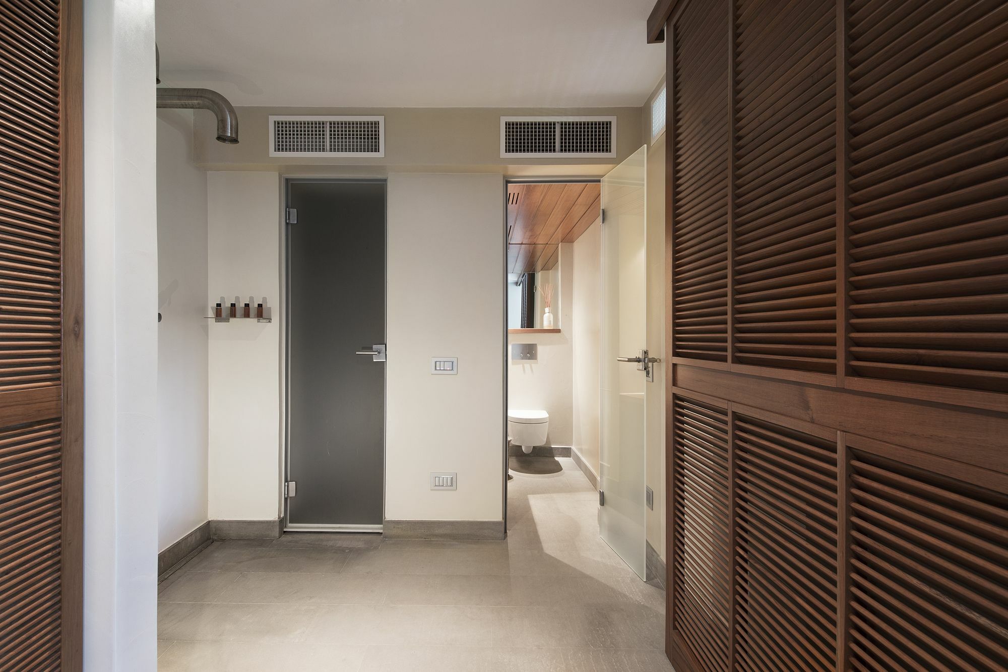 Suite & Pool-Como House-160 Mt-Private Indoor Swimming Pool, Heated All Year-Private Covered Parking-Private Garden And Terrace-Fully Equipped Kitchen Bagian luar foto